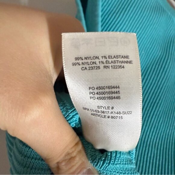 Aritzia Babaton Sculpt Knit Muscle Cropped Tank size M - Picture 8 of 8